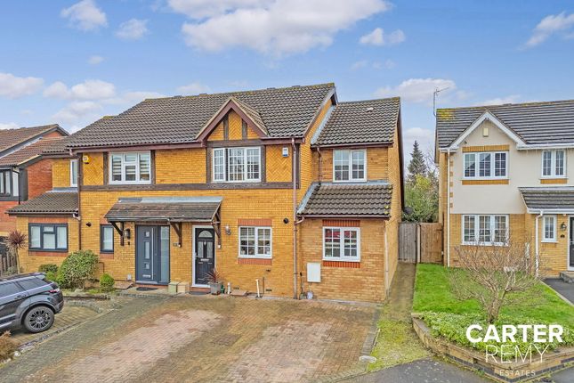 Courtenay Drive, Chafford Hundred, RM16 4 bed semi