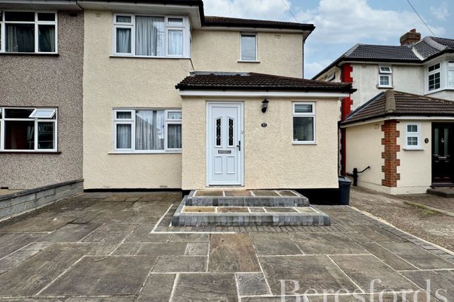 Fernbank Avenue, Hornchurch, RM12 3 bed semi