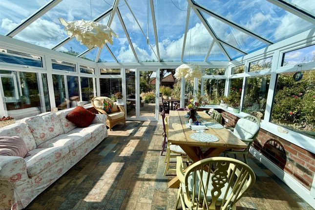 Anne Stannard Way, Bacton NR12 6 bed detached bungalow for sale