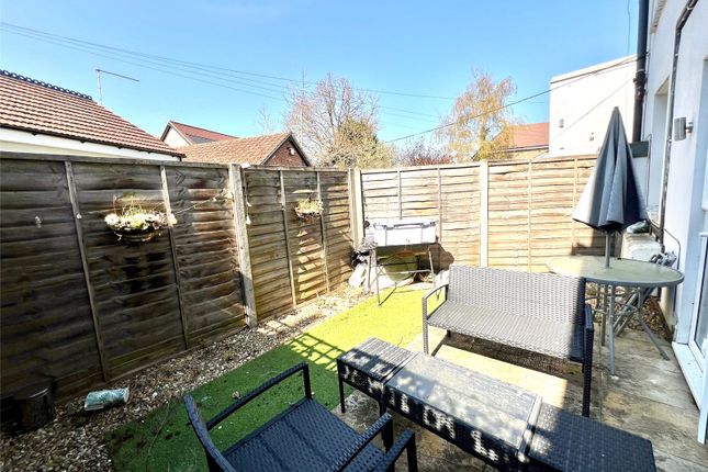 Yattendon Road, HORLEY, Surrey, RH6 2 bed maisonette for sale