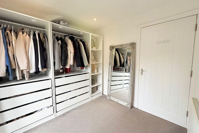 Toms Croft, Hemel Hempstead, HP2 2 bed maisonette for sale