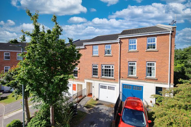 Hill End Crescent, Armley, Leeds... 4 bed house for sale