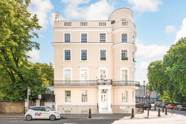 Royal Crescent, London W11 3 bed flat for sale