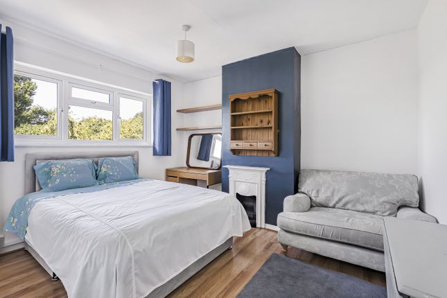 3 bedroom flat for sale