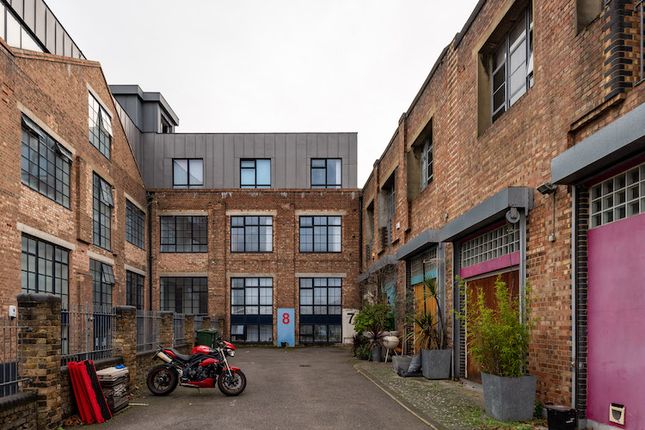 Blenheim Gardens, London, SW2 1 bed mews for sale