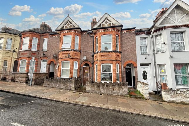 6 bed terraced house