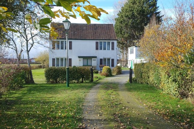 3 bed detached house