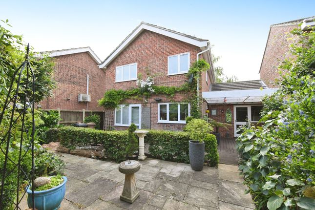 3 bedroom link detached house for sale