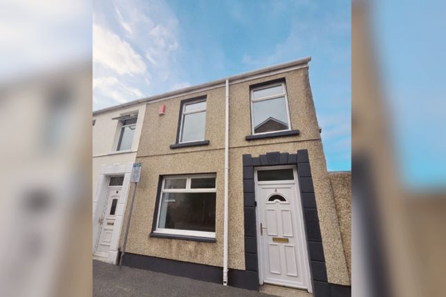 3 bed end terrace house