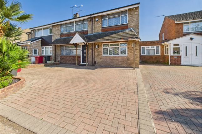 Sharney Avenue, Langley, Berkshire, SL3 4 bed semi