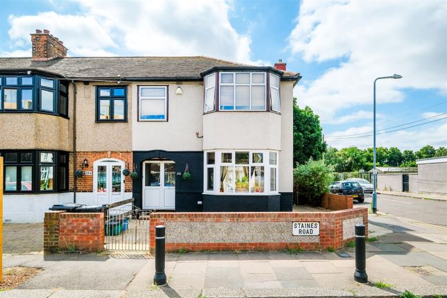 Staines Road, Ilford 3 bed end of terrace house for sale