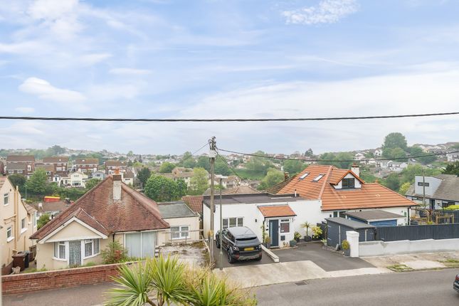 Luscombe Crescent, Paignton, TQ3 3TW 3 bed semi