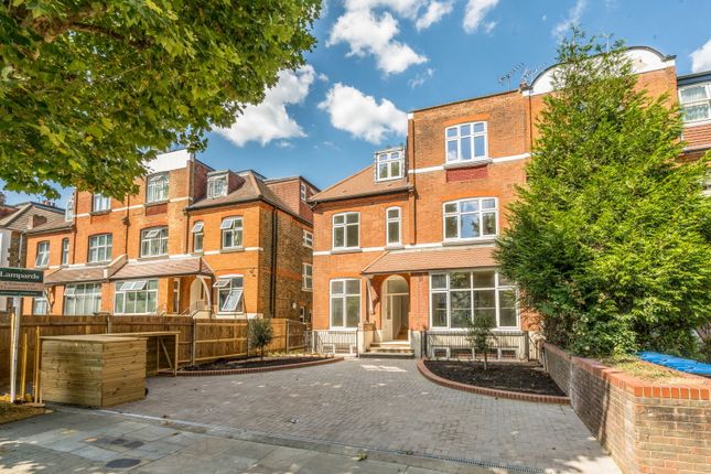 Chatsworth Road, London, NW2 4BL 3 bed apartment for sale