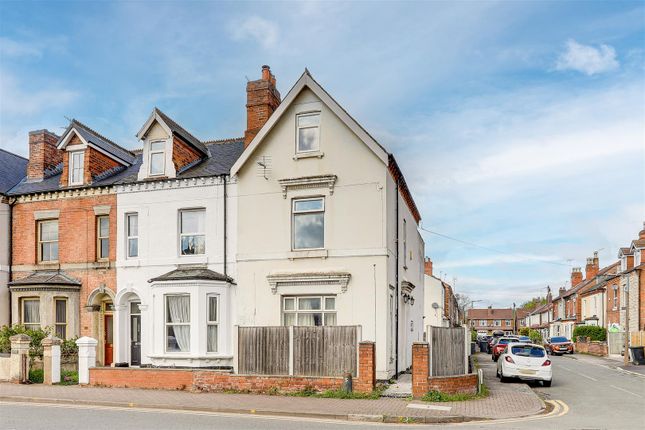 4 bedroom end of terrace house for sale