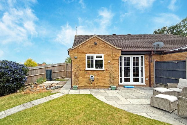 Robert Hill Close, Hillmorton, CV21 2 bed semi