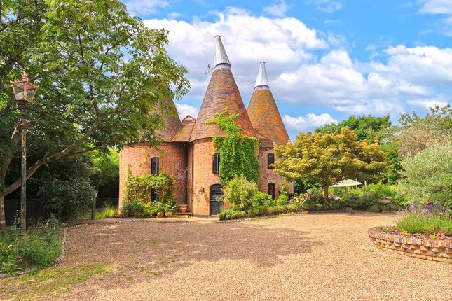 5 bed detached house