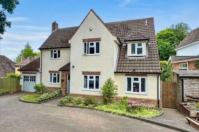 Brackendale Road, Camberley GU15 5 bed detached house for sale