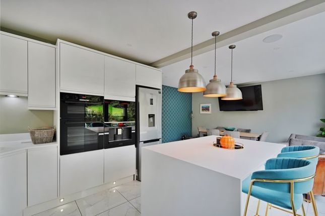 4 bed detached house