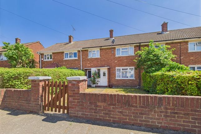 Manor Close, Aveley, Thurrock, RM15 3 bed terraced house for sale