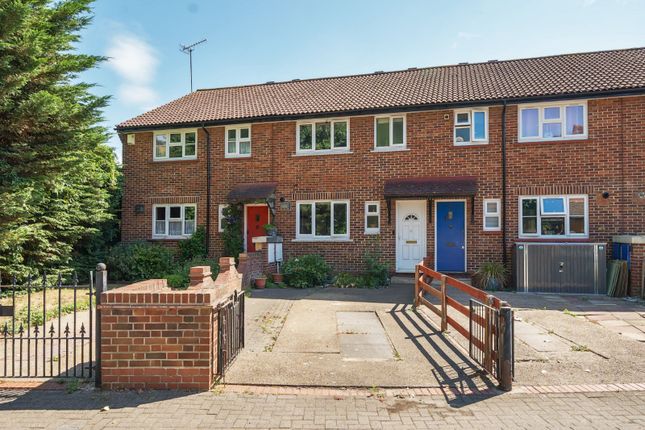 Credon Road, London, SE16 3 bed terraced house for sale
