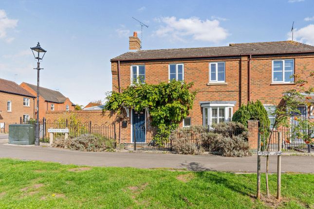 Rickman Walk, Aylesbury, HP19 3 bed end of terrace house for sale