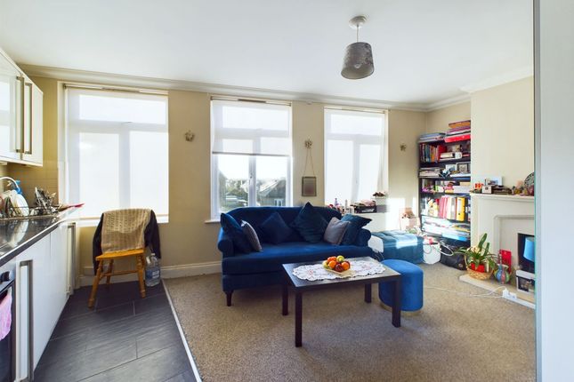 Victoria Road, Ruislip, HA4 1 bed flat for sale