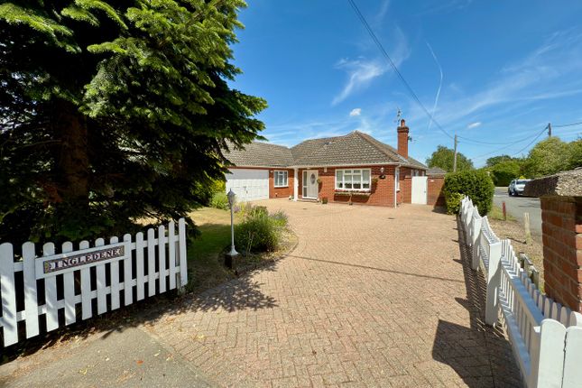 The Ridge, Chelmsford CM3 4 bed detached bungalow for sale