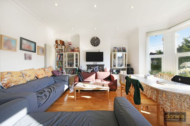 Wendover Road, Harlesden, London, NW10 2 bed flat for sale