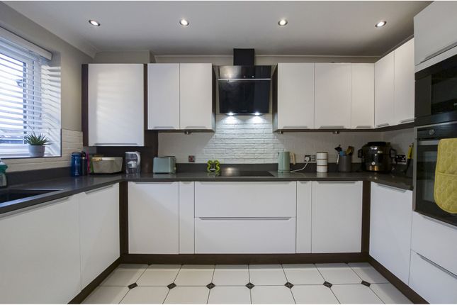 3 bedroom town house for sale