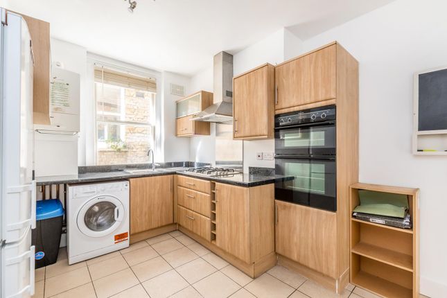 St. Martins Court, West Norwood, SE27 3 bed flat for sale
