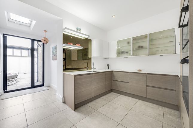 Taybridge Road, London, SW11 3 bed terraced house for sale
