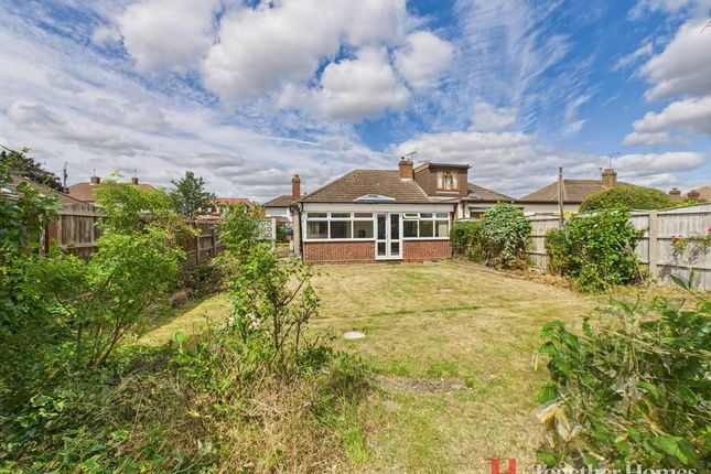 Lake Avenue, Rainham 2 bed bungalow for sale