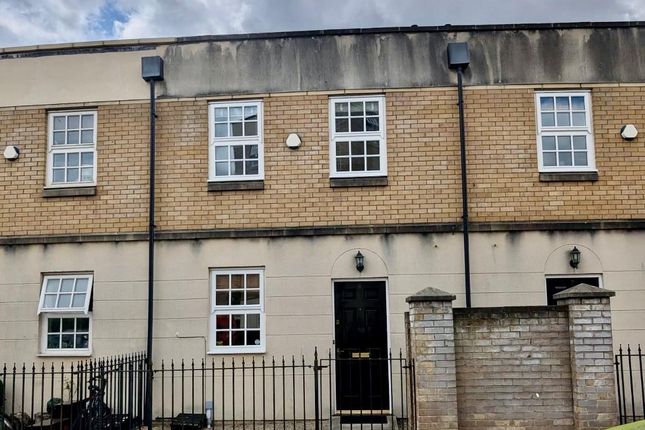 Bishopfields Drive, York, YO26 4WN 2 bed terraced house for sale