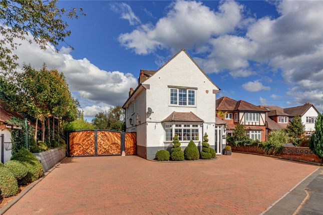 Bucknalls Lane, Watford... 3 bed detached house for sale