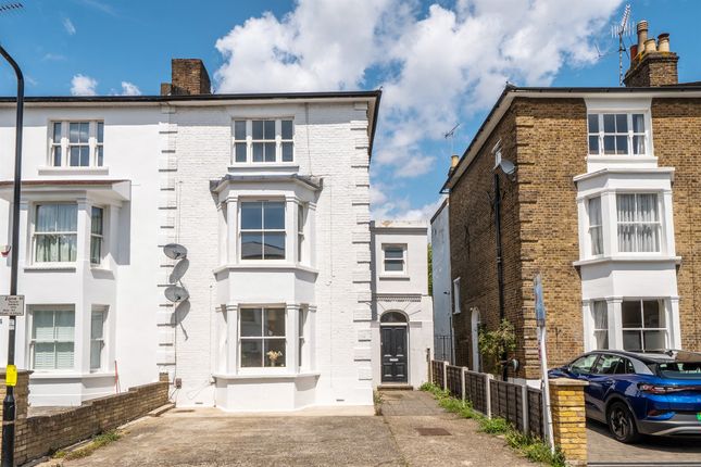 2 bedroom ground floor flat for sale