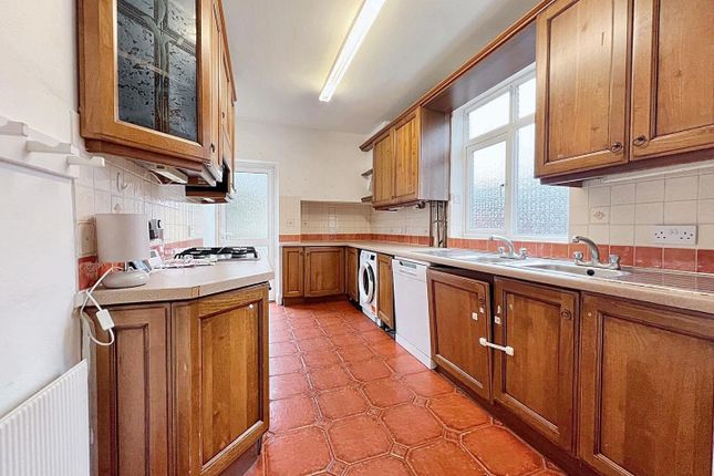 Brook Avenue, Edgware 3 bed detached house for sale