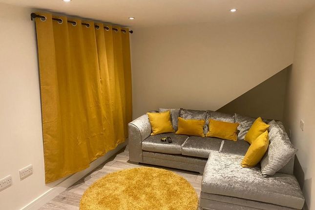 Elm Tree Close, Northolt UB5 5 bed semi