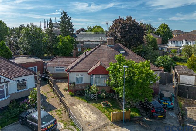 Gordon Gardens, Edgware HA8 3 bed bungalow for sale