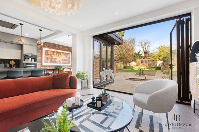 5 bedroom semi-detached house for sale