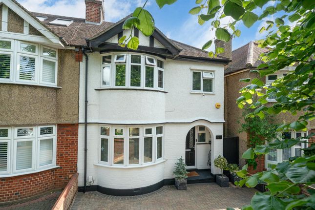 Dickinson Avenue, Croxley Green 4 bed semi