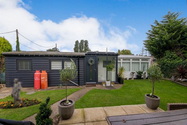 1 bedroom detached bungalow for sale