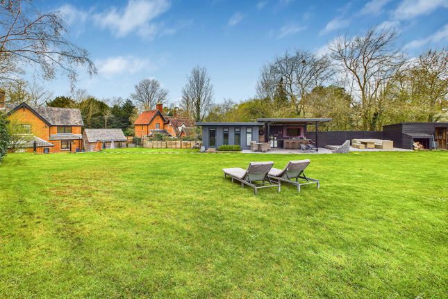 6 bedroom semi-detached house for sale