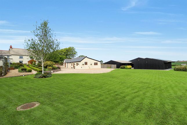 5 bed detached house