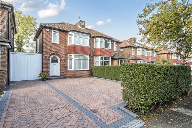 Peareswood Gardens, Stanmore 3 bed semi