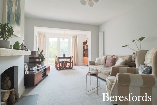 Sunnycroft Gardens, Upminster, RM14 3 bed bungalow for sale