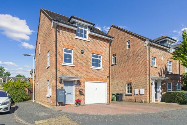 Stirling Avenue, Pinner HA5 3 bed property for sale