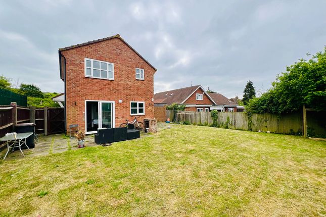 Warden Hill Road, Luton, Bedfordshire 3 bed detached house for sale