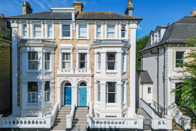 6 bedroom semi-detached house for sale