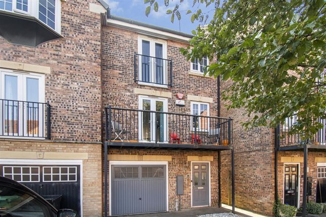 Principal Rise, Dringhouses 5 bed townhouse for sale