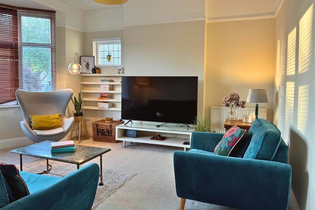 Queen Annes Grove, Enfield, EN1 3 bed detached house for sale